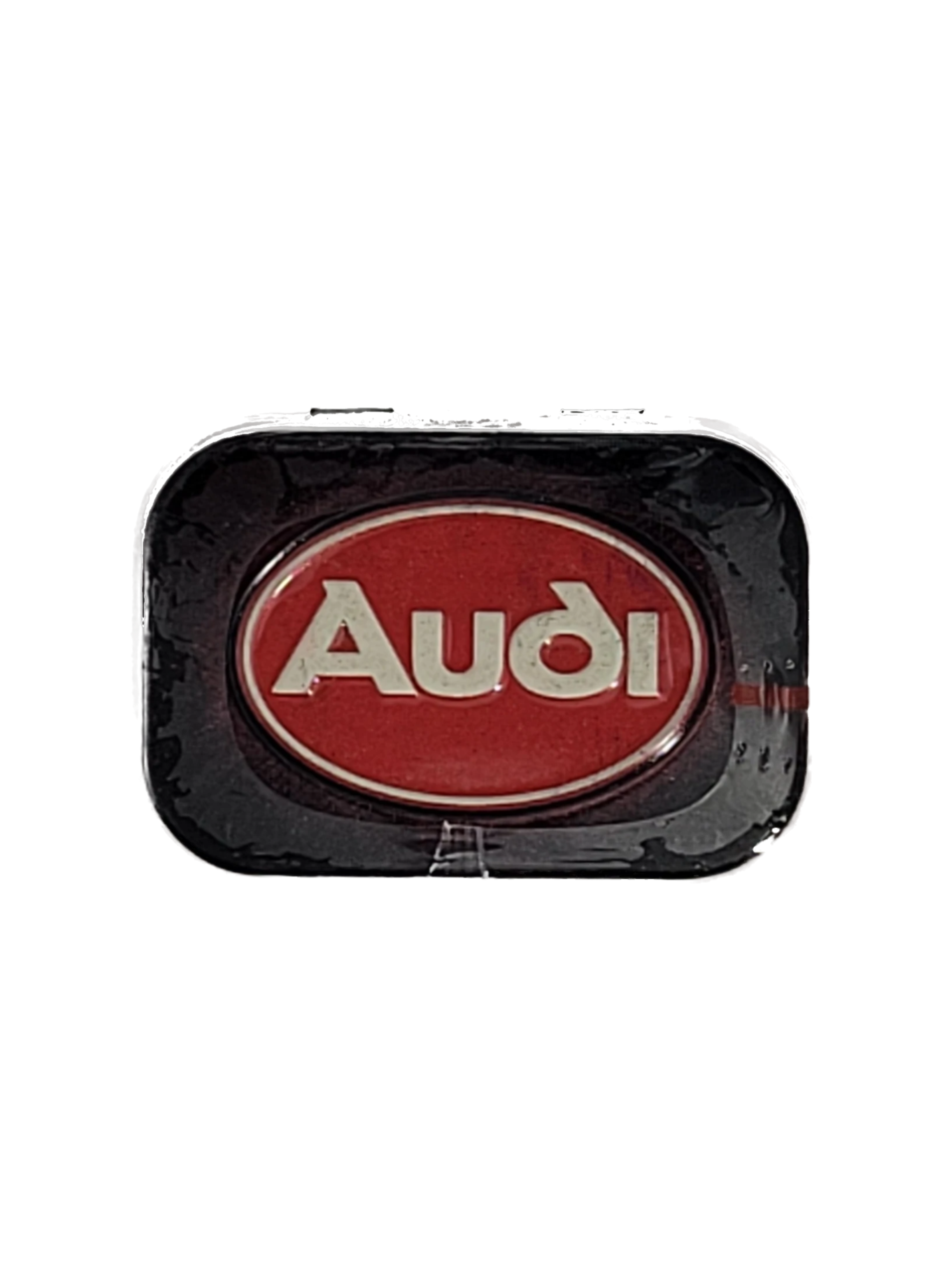 Metall-Pillendose „Audi - Red Logo Shine“ von Nostalgic Art, gefüllt mit Pfefferminzpastillen, Vintage‑Design, 3,25 €.