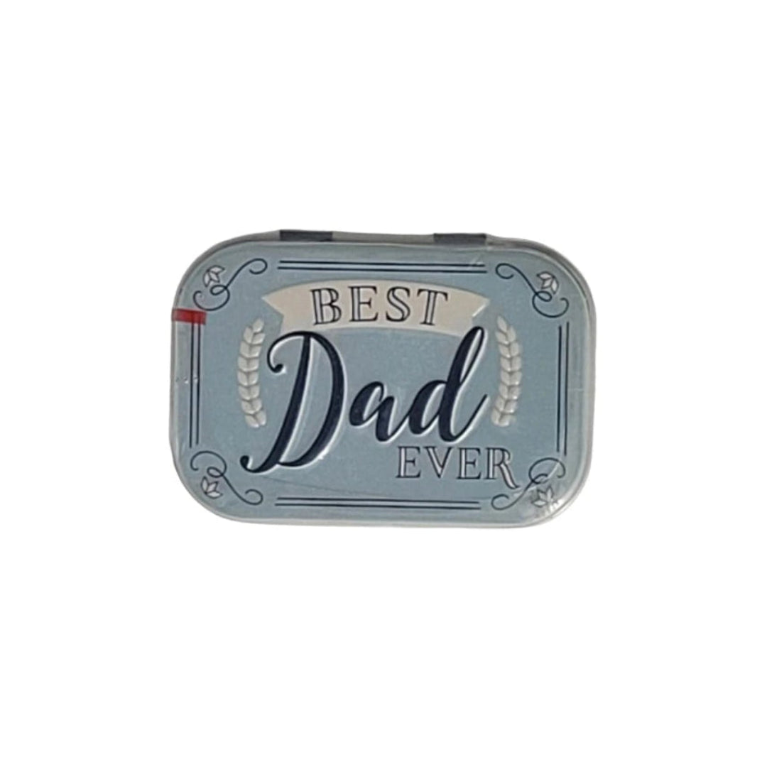 Metall-Pillendose „Best Dad ever“ von Nostalgic Art, gefüllt mit Pfefferminzpastillen, Vintage‑Design, 3,25 €.