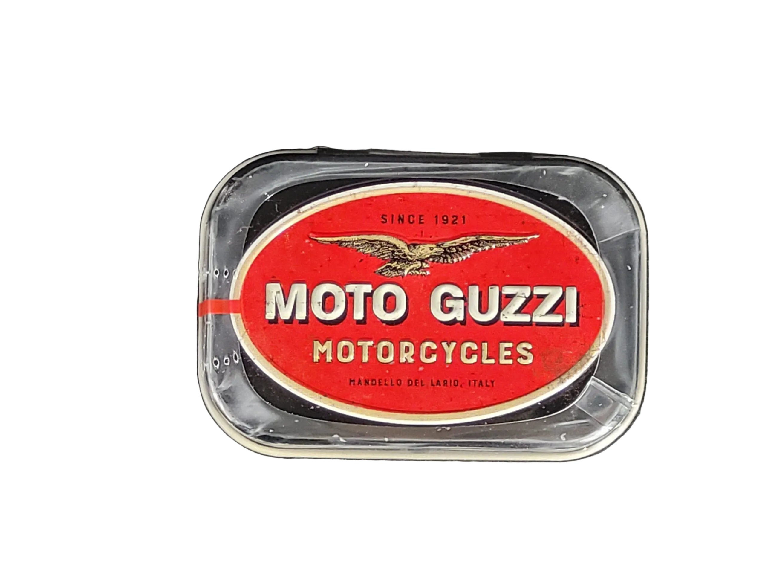 Pfefferminzbonbons in praktischer Metalldose, Zuckerfreie Pfefferminzpastillen mit Süßungsmitteln (hergestellt in Deutschland) Motiv: logo Moto Guzzi roter Hintergrund