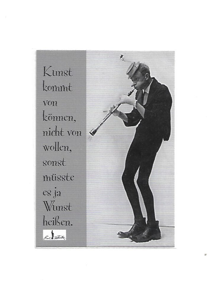 „Postkarte A6 ‚Karl Valentin – Kunst kommt von Können‘; stabiles Papier, satte Farben, gute Druckqualität, Format 10,5 × 14,8 cm, 8 g, EAN 4017272024609“