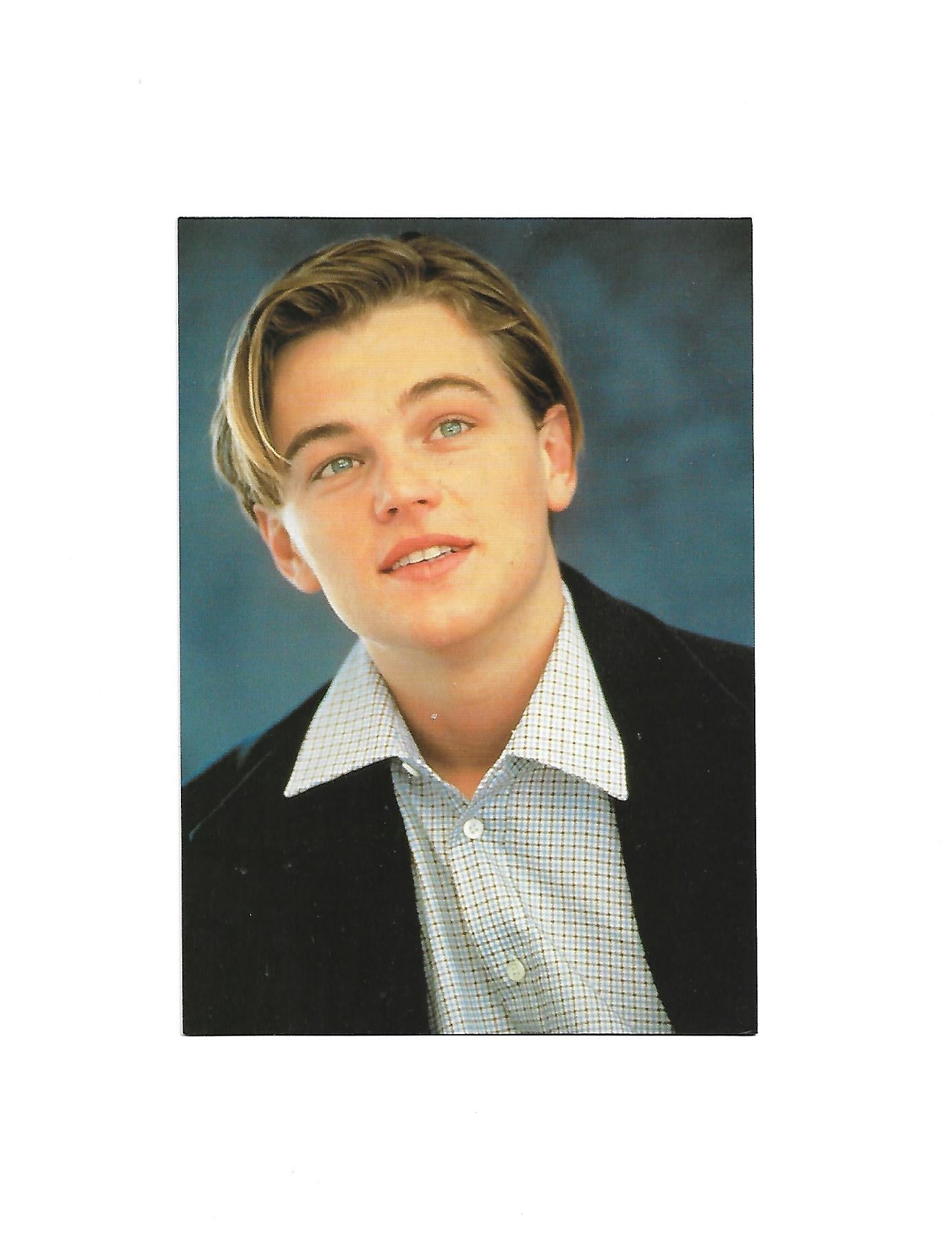 „Postkarte A6 ‚Leonardo DiCaprio – jung‘; stabiles Papier, satte Farben, gute Druckqualität, Format 10,5 × 14,8 cm, 8 g, Hersteller GB Posters, EAN nicht angegeben“ 