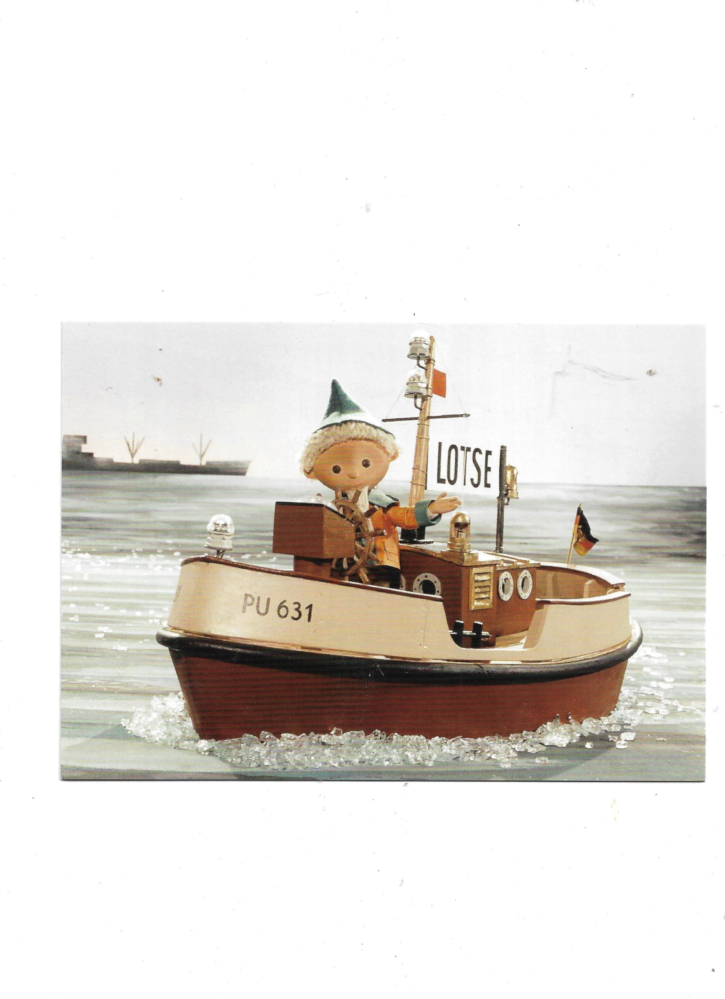 „Postkarte A6 ‚Sandmännchen im Lotsenboot‘; stabiles Papier, satte Farben, gute Druckqualität, Format 10,5 × 14,8 cm, neu, EAN 403057502956, Hersteller Anderskartig – Modern Times GmbH.“