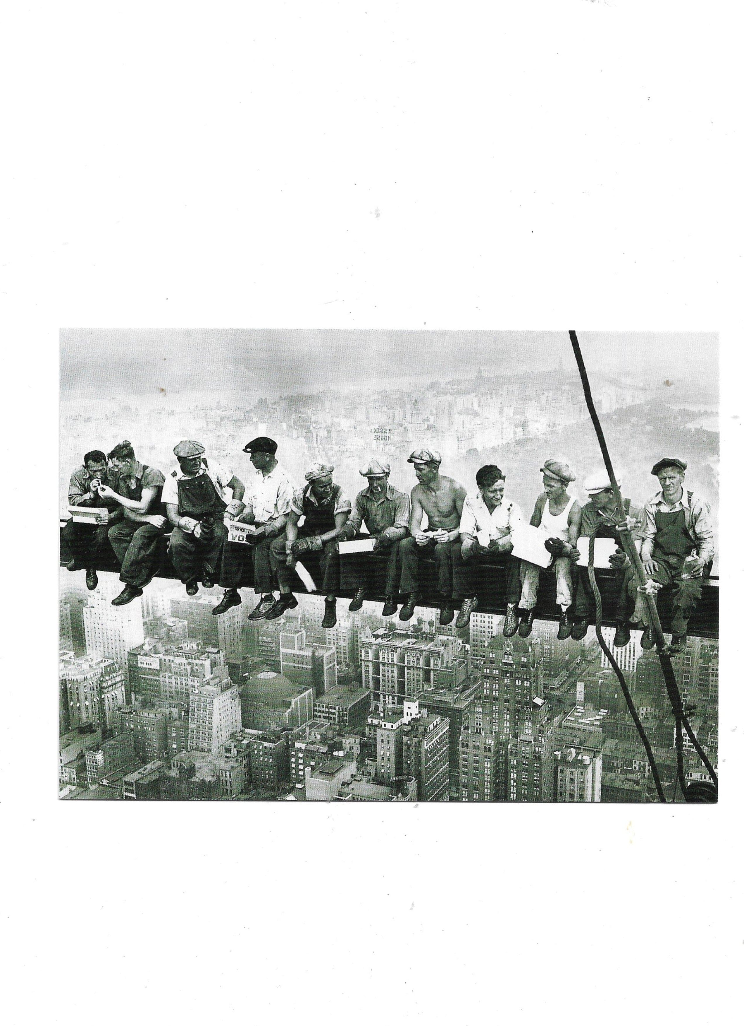 „Postkarte A6 ‚Sky – Breakfast in New York‘; stabiles Papier, satte Farben, gute Druckqualität, Format 10,5 × 14,8 cm, neu, EAN 4017272010787, Hersteller Anderskartig – Modern Times GmbH.“