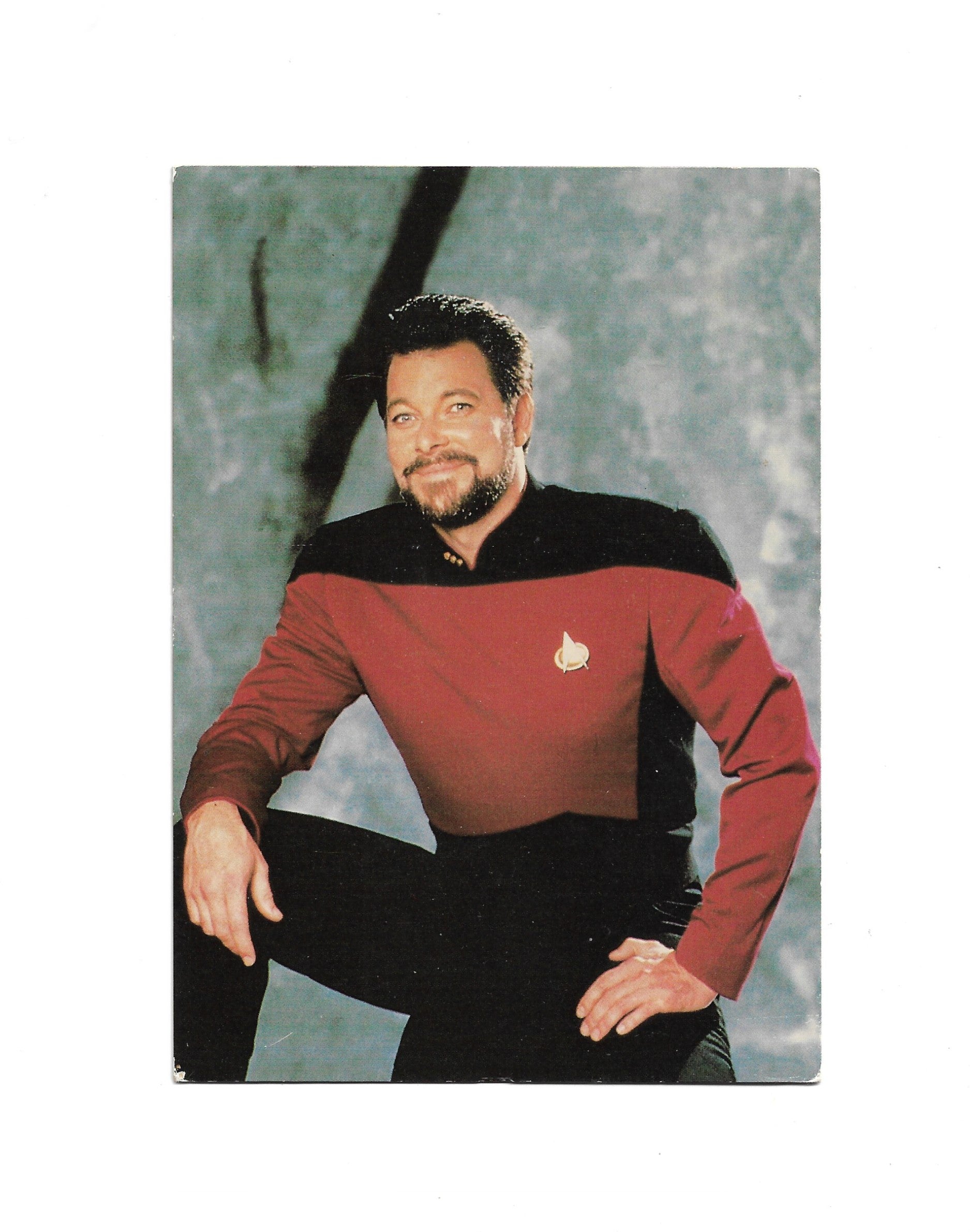 „Postkarte A6 ‚Star Trek – The Next Generation – William T. Riker‘; guter Zustand, 9,5 × 14,5 cm, Ecken leicht bestoßen, satte Farben, stabile Druckqualität, ohne EAN, M + V Marketing Verlags GmbH, Wuppertal, 1994.“
