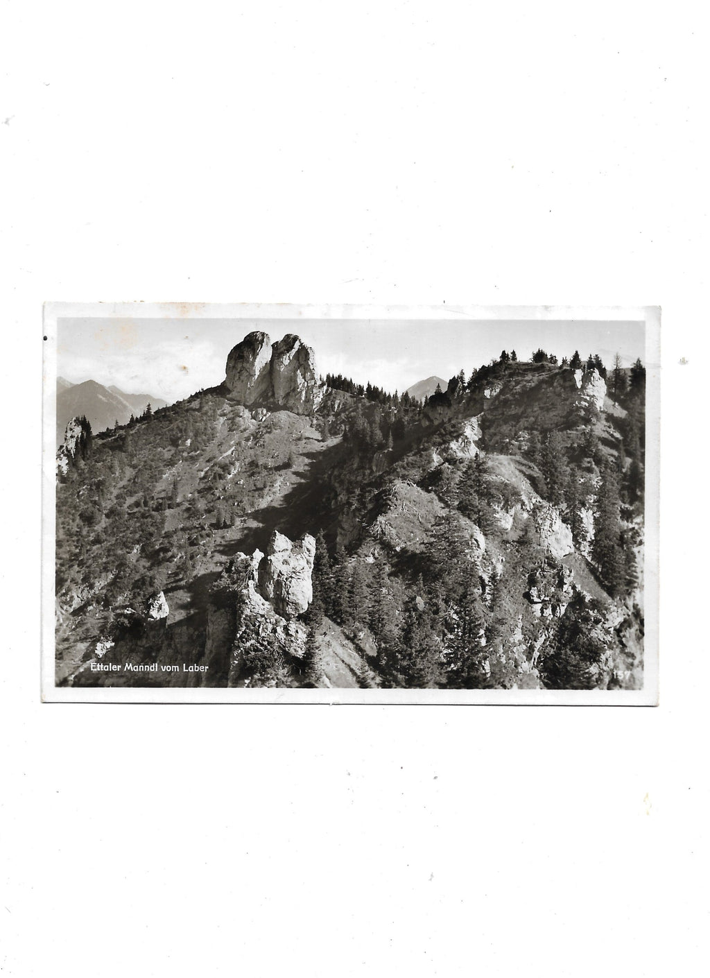 „Schwarz‑weiß Foto‑Ansichtskarte Ettaler Manndl vom Laber, ca. 14 × 9 cm, 1950er Jahre; gestempelt und beschrieben, mit Steuermarke Notopfer 2 Berlin; guter Vintage‑Zustand; Photoverlag Kronburger