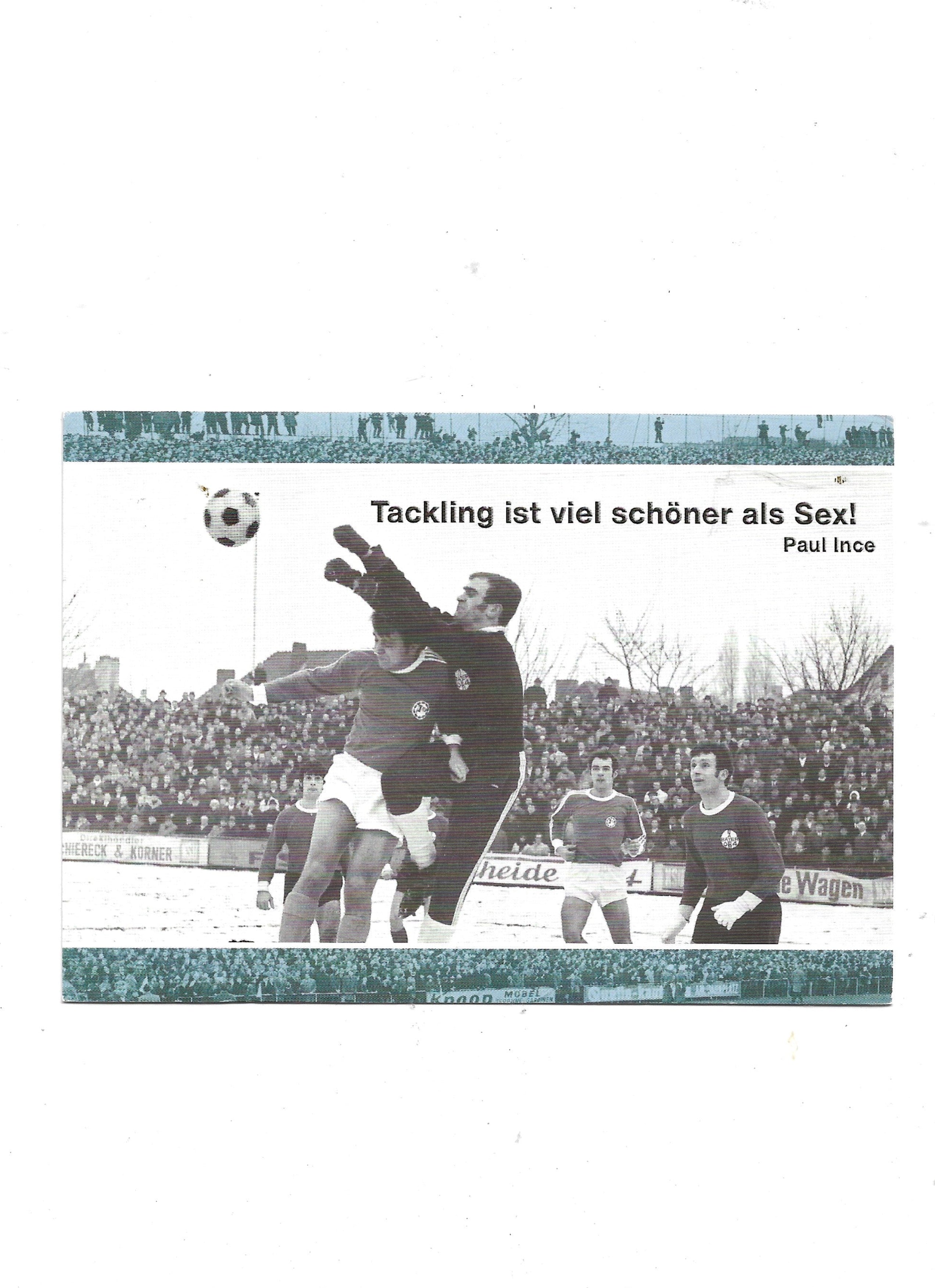 „Postkarte A6 ‚Fußball‑Weisheiten – Tackling ist viel schöner als Sex!‘; stabiles Papier, satte Farben, gute Druckqualität, Format 10,5 × 14,8 cm, 8 g“ 