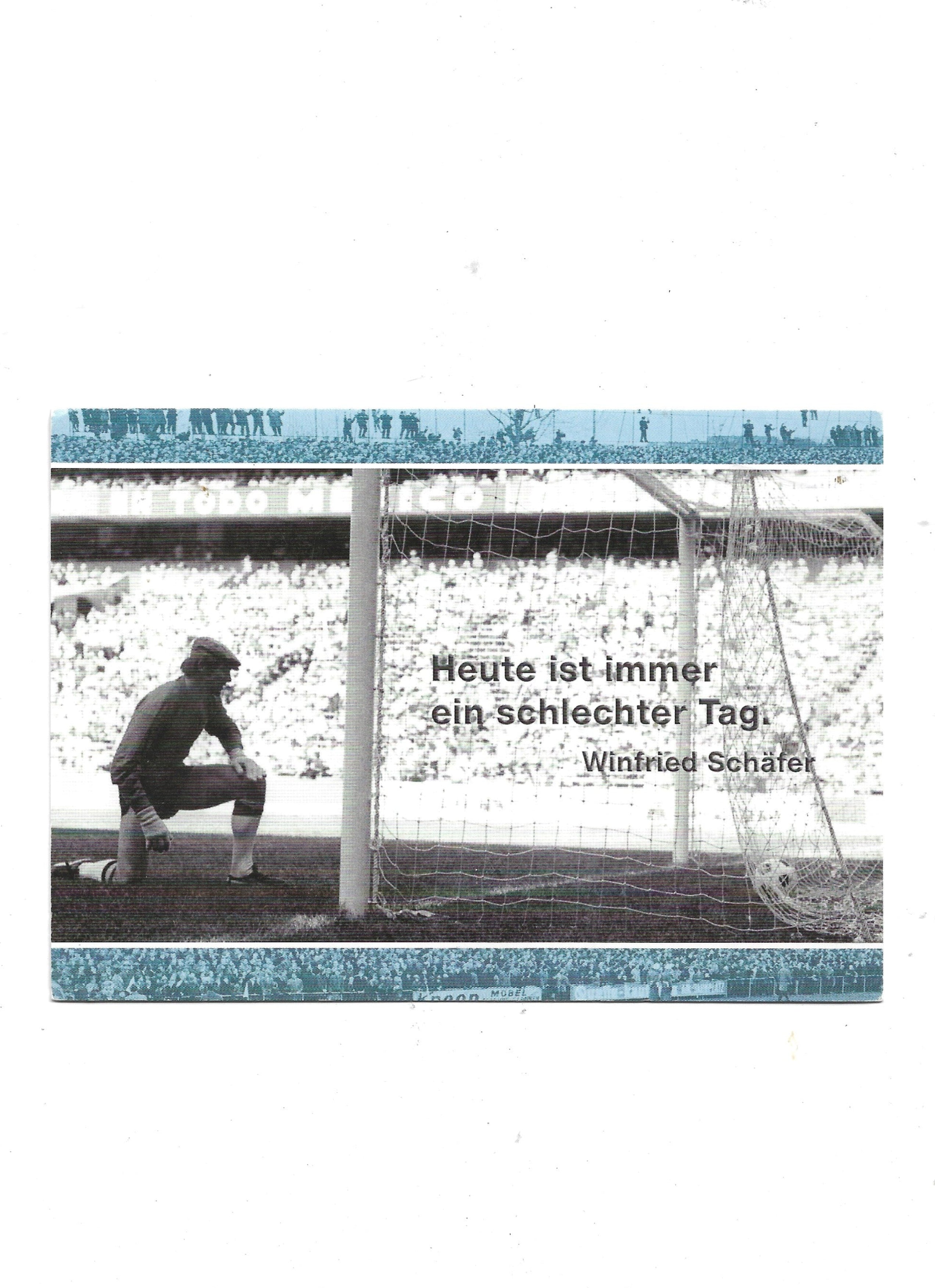 „Postkarte A6 ‚Fußball‑Weisheiten – Heute ist immer ein schlechter Tag – Winfried Schäfer‘; stabiles Papier, satte Farben, gute Qualität, Format 10,5 × 14,8 cm“ 