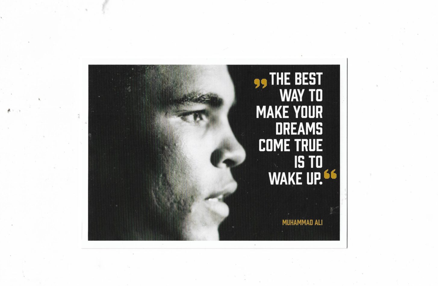 „Postkarte A6 ‚Muhammad Ali – the best way‘; stabiles Papier, satte Farben, gute Druckqualität, Format 10,5 × 14,8 cm, 8 g, EAN 4017272202151, Hersteller Anderskartig – Modern Times GmbH“  