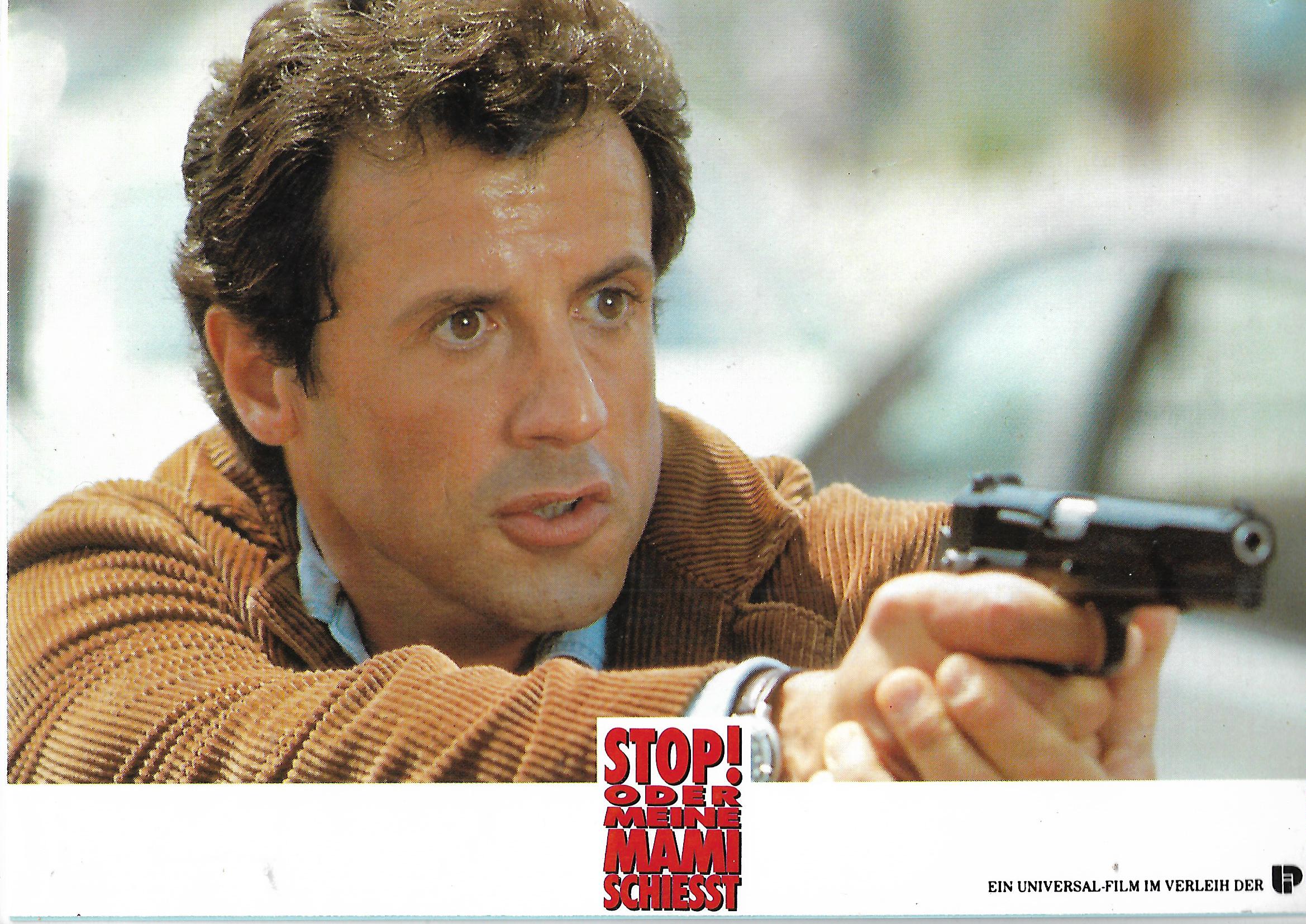 Foto -modern- Aushangfoto Sylvester Stallone Stop! Oder meine Mami schiesst  30 x 22 cm laminiert
