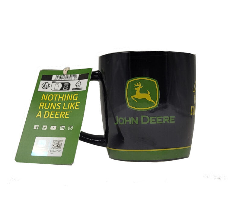 „Keramiktasse John Deere – schwarzer Becher mit grünem John‑Deere‑Logo, 330 ml (Nostalgic Art)“