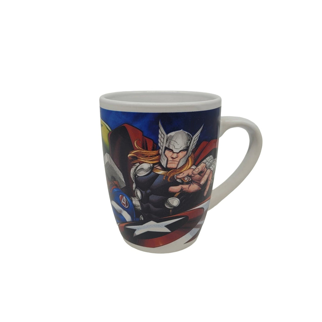 Tasse Keramiktasse Avengers (310 ml)"Lustige Tasse für Kinder robuster Keramik. Die Tasse (310 ml) hat ein rundumlaufendes "AVENGERS"-Motiv. 