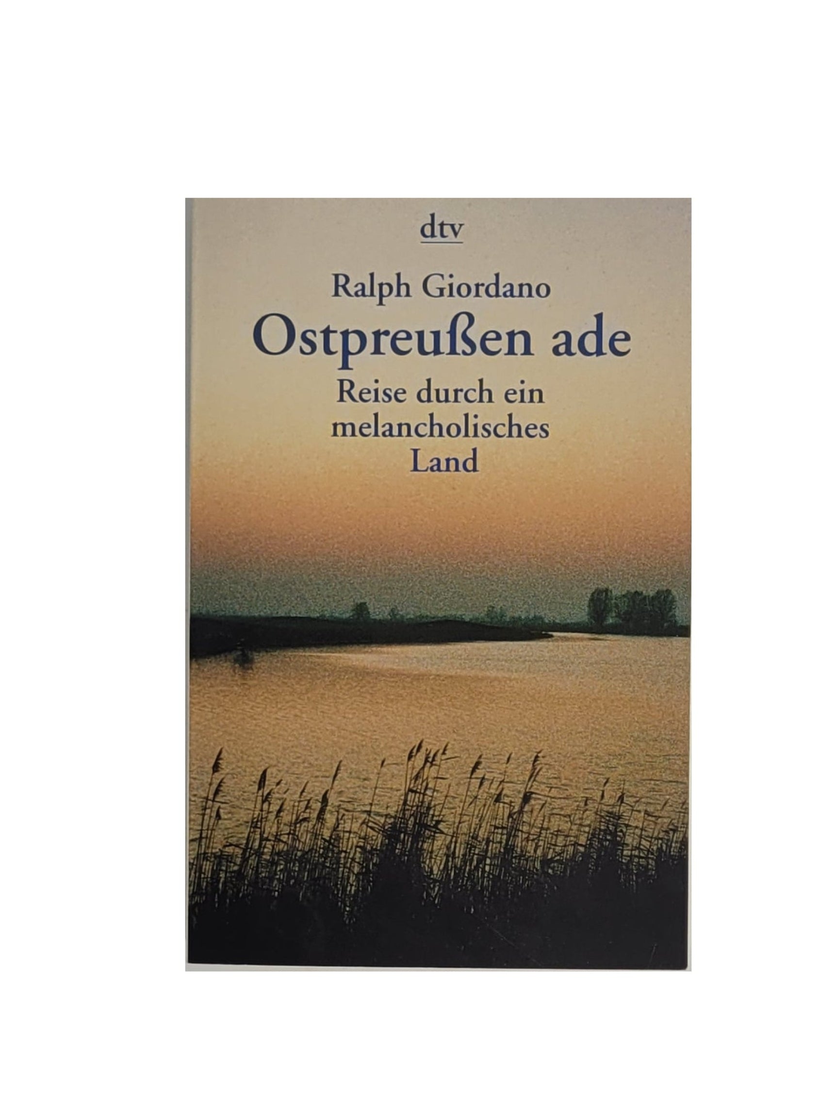 „Zeitgeschichte‑Buch ‚Ostpreußen ade‘ von Ralph Giordano, dtv 1998, sehr sauberes Hardcover‑Exemplar mit leicht bestoßenen Ecken.“