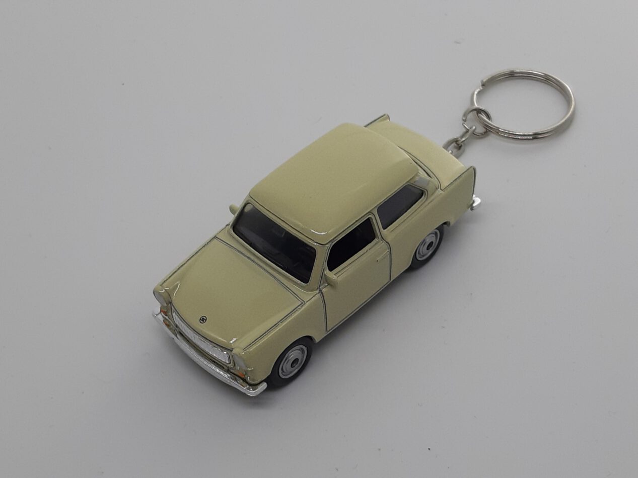 Schlüsselanhänger Trabant - cremefarben aus Metall (OVP)