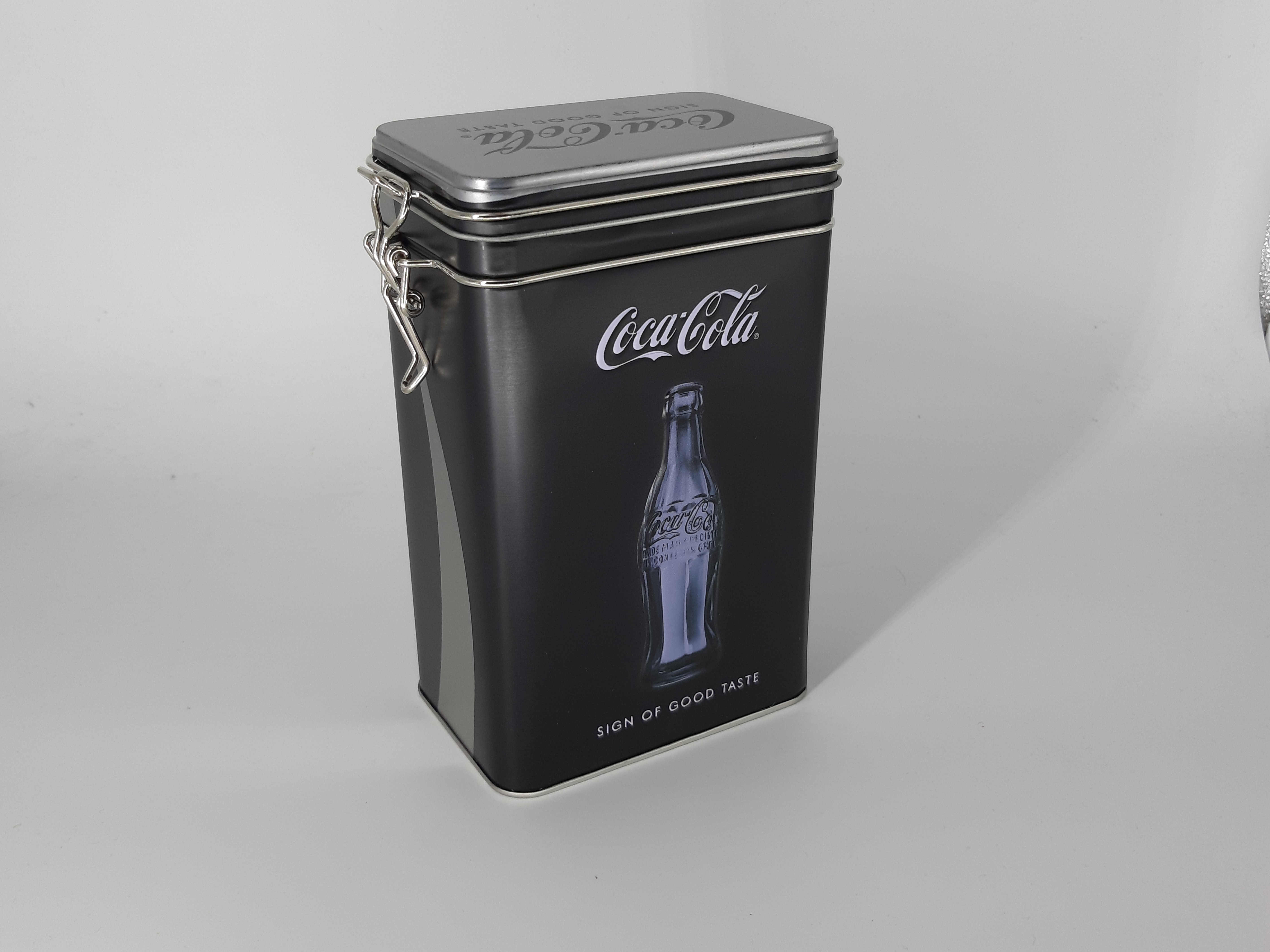 Reliefprägung Coca-Cola- Sign Of Good Taste 1,3 l Nostalgie Aromadose Retro 