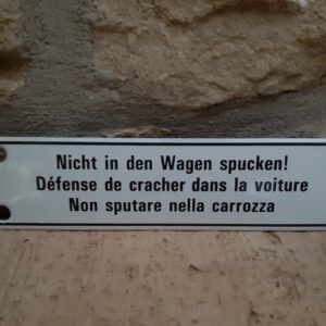 Blechschild Eisenbahn - Nicht in den Wagen spucken ! Emailleschild  (14 x 3,5 cm)