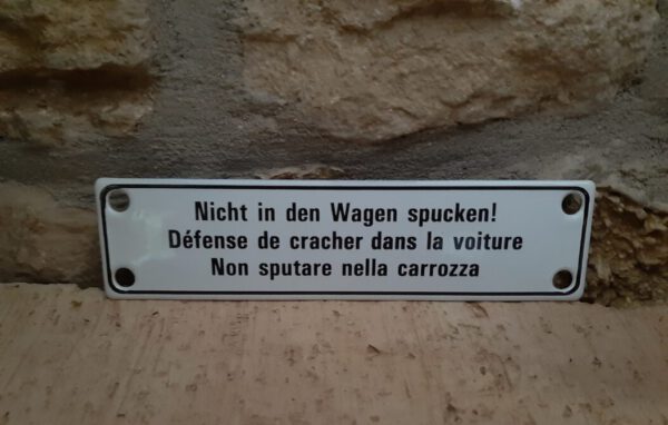 Blechschild Eisenbahn - Nicht in den Wagen spucken ! Emailleschild  (14 x 3,5 cm)