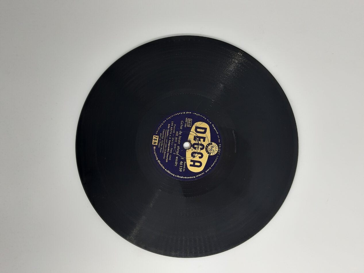 Schellack - Platte: 10" Lys Assia Gehst du heute abend wieder/Gelbe Rose dort in Texas Decca ohne Cover