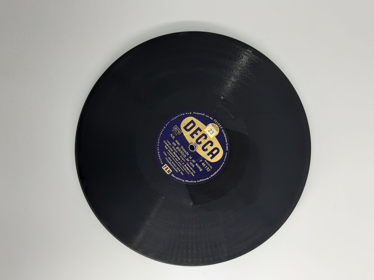 Schellack - Platte: 10" Lys Assia Schiffsjungentanz / Die kleine Jodlerin Decca ohne Cover