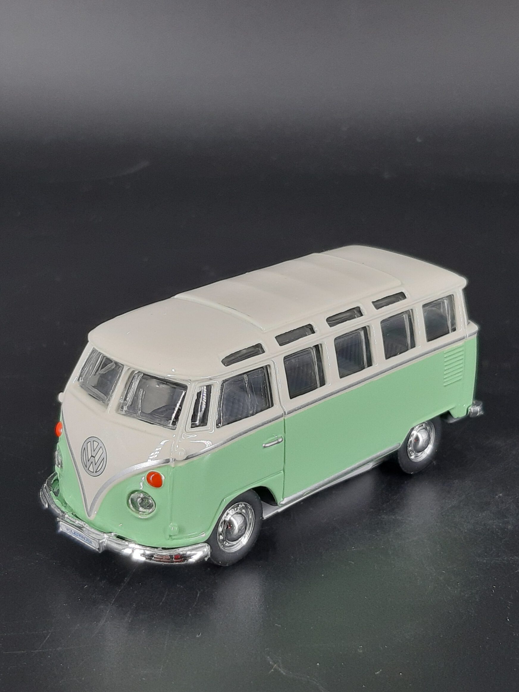 Modellauto Maisto VW Bus Samba T 1 1:40 Metal mit Rückzugmotor ca. 12 cm x  4 cm x 4,5 cm neu