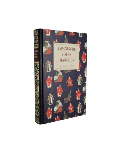 „Buchcover von ‚Japanische Volksmärchen‘ mit dunkel gemustertem Hintergrund und traditionellen japanischen Figuren in bunten Gewändern. Goldgeprägter Buchrücken und dekorative Gestaltung im Stil einer Schmuckausgabe.“
