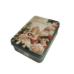 Flache Vorratsdose aus Stahlblech mit weihnachtlichem Motiv: nostalgische Illustration mit Schriftzug ‚Merry Christmas‘. Rechteckige Form mit deckel, rundum vierfarbig bedruckt. Maße: 14,5 × 9,5 × 4,5 cm, Fassungsvermögen 1,5 Liter.“ auch als Geschenkbox für Schmuck geeignet