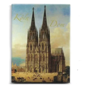 Illustration des Kölner Doms mit zwei gotischen Türmen, belebtem Vorplatz und leicht bewölktem Himmel; dekorativer Schriftzug „Köln Dom“ oben im Bild.