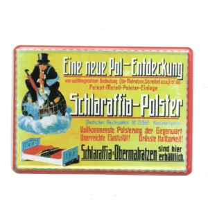 „Blechpostkarte mit Schlaraffia-Werbung: Mann mit Matratze auf Weltkugel, Text ‚Patent-Metall-Polster-Einlage‘, ca. 10 × 14 cm.“