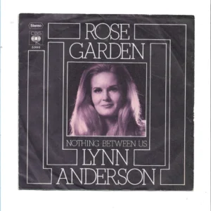 „Vinyl-Single ‚Rose Garden / Nothing Between Us‘ von Lynn Anderson, CBS 5360, 7\" Stereo, Cover mit Porträt, 1970, Zustand VG
